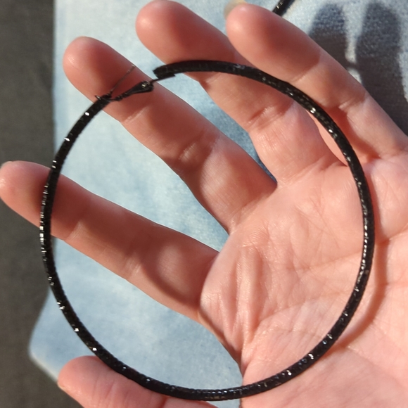 Earings - Picture 2 of 2